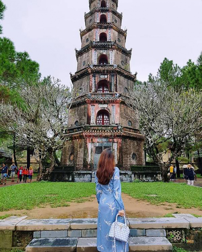 compass travel vietnam, hue inside guide, hue travel guide, hue vietnam, thien mu pagoda of hue, transport to hue, travel to hue, travel to vietnam, learn about 400 year old thien mu pagoda of hue ancient capital