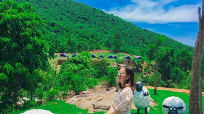 Coming to Bach Ma Village Tourist Area, Visiting Hobbit Village Vietnamese version