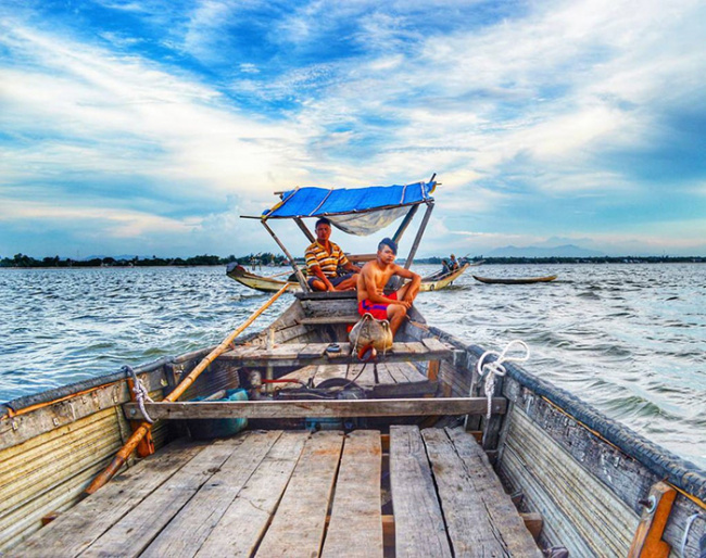 compass travel vietnam, hue inside guide, hue travel guide, hue vietnam, tam giang lagoon, transport to hue, travel to hue, travel to vietnam, come to tam giang to discover the largest brackish lagoon in southeast asia
