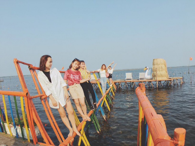 compass travel vietnam, hue inside guide, hue travel guide, hue vietnam, tam giang lagoon, transport to hue, travel to hue, travel to vietnam, come to tam giang to discover the largest brackish lagoon in southeast asia