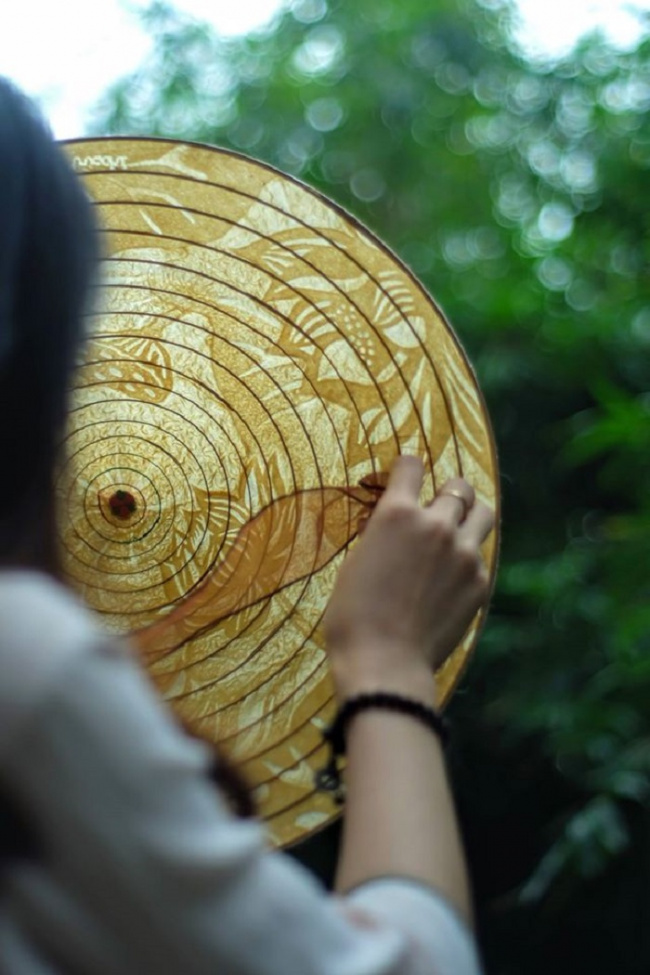 compass travel vietnam, hue inside guide, hue travel guide, hue vietnam, the bamboo hat, transport to hue, travel to hue, travel to vietnam, the bamboo hat art is bold in hue’s love