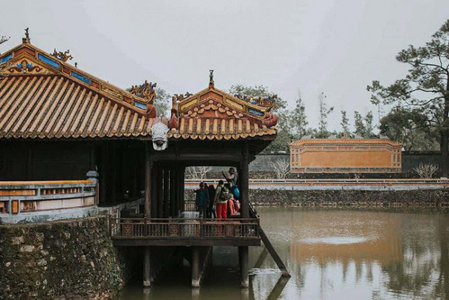 compass travel vietnam, hue inside guide, hue travel guide, hue vietnam, transport to hue, travel to hue, travel to vietnam, visiting tu duc mausoleum, visiting tu duc mausoleum to admire the beauty of the nguyen dynasty tomb architecture