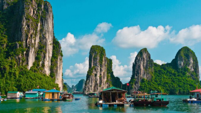 Visit the most beautiful tourist attractions in Ha Long
