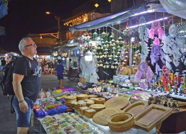 compass travel vietnam, ha long inside guide, ha long night market, ha long travel guide, ha long vietnam, transport to ha long, travel to ha long, travel to vietnam, going to ha long night market, shopping freely and eating delicious specialties