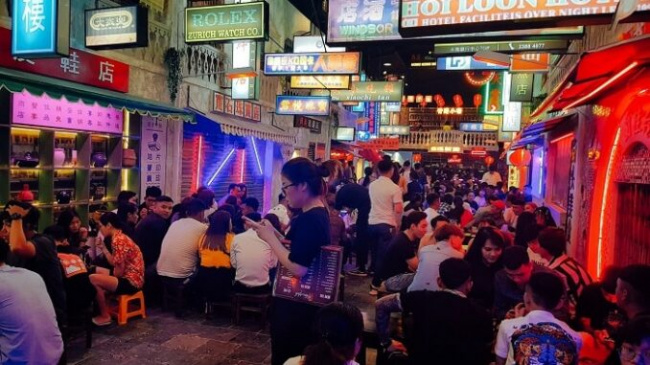 Set up a team to spend the night in the alley of Hong Kong Ha Long to have fun and live virtual ‘extreme chill’