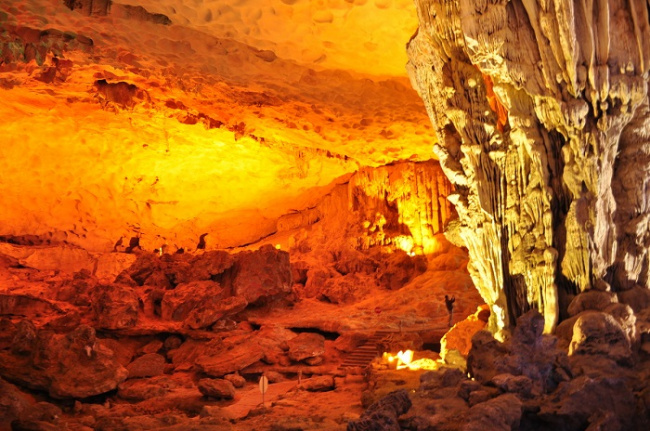 compass travel vietnam, explore sung sot cave in ha long, ha long inside guide, ha long travel guide, ha long vietnam, transport to ha long, travel to ha long, travel to vietnam, explore sung sot cave in ha long to admire the beautiful  landscape of the nature