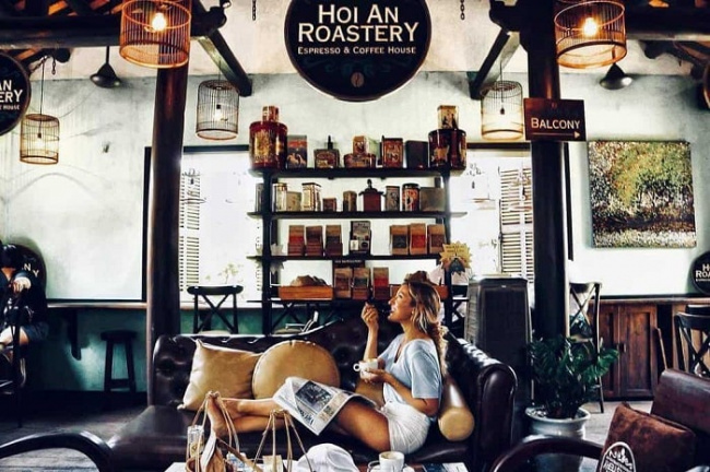 cafes to see the whole of hoi an, compass travel vietnam, hoi an ancient town, hoi an inside guide, hoi an travel guide, hoi an vietnam, transport to hoi an, travel to hoi an, travel to vietnam, 5 most ideal cafes to see the whole of hoi an from above