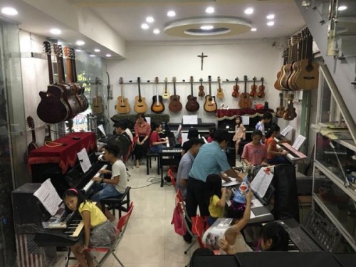10 trung tâm dạy đàn guitar chất lượng ở quận 7, TP. HCM