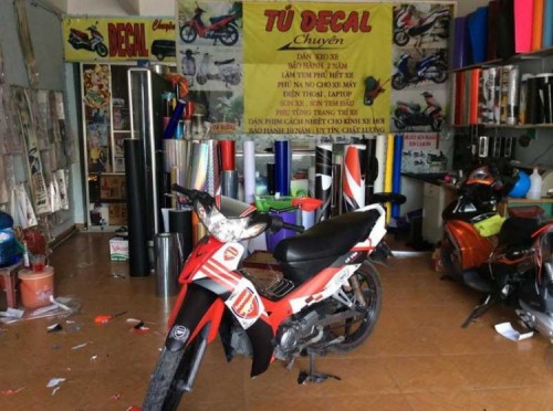 6 địa chỉ dán decal xe máy uy tín tại Nha Trang