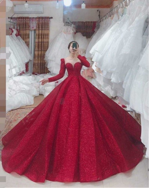 Người thiết kế váy cưới nửa tỷ đồng của HH Đỗ Mỹ Linh trên lễ đường: