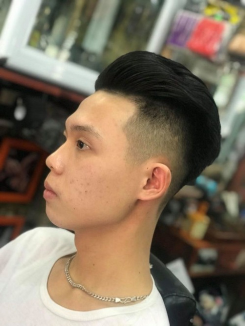 Với kinh nghiệm nhiều năm trong nghề, tiệm cắt tóc nam tại Nghệ An là địa chỉ tin cậy cho những ai đang muốn thay đổi phong cách tóc của mình. Đội ngũ thợ tay nghề cao và các dịch vụ chăm sóc tóc thượng hạng sẽ mang đến cho khách hàng những trải nghiệm tuyệt vời. Xem ngay hình ảnh cắt tóc nam tại Nghệ An để thấy sự khác biệt!