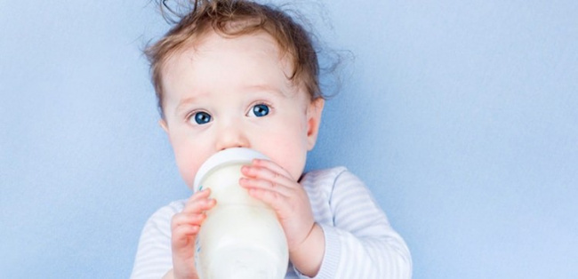 Hướng dẫn pha sữa cho trẻ sơ sinh đúng cách, giúp bé hấp thụ trọn vẹn chất dinh dưỡng