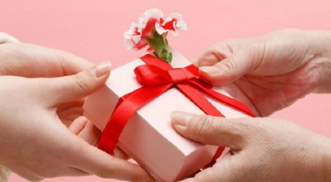 Những món quà ý nghĩa lãng mạn mà các ông chồng nên tặng vợ vào đầu Xuân năm mới