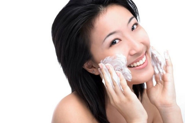 10 sai lầm khi rửa mặt phụ nữ cần biết