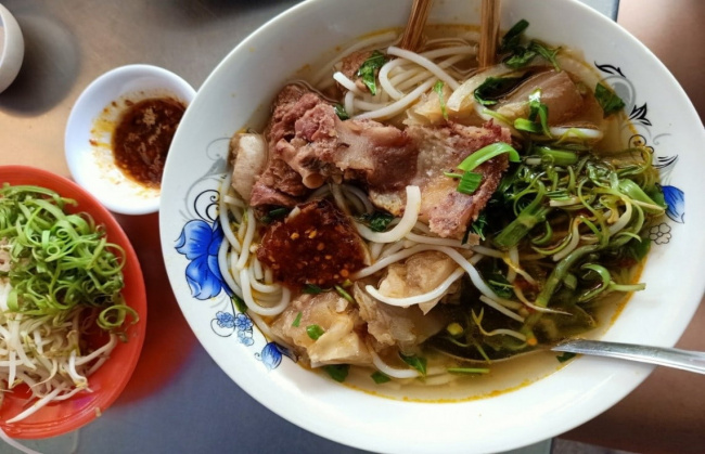 top 10 quán bún bò huế ngon nhất tại quận 7