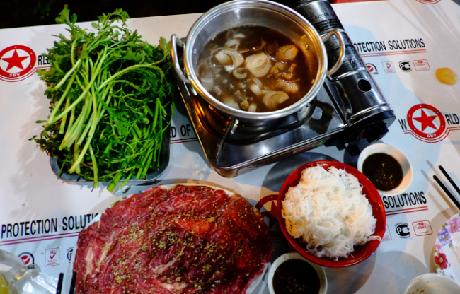 beef hotpot, binh duong tourism, vietnamese cuisine, beef dipped in fish sauce 30 years famous binh duong