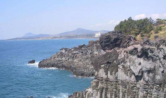 Đến đảo Jeju ngắm đá đen