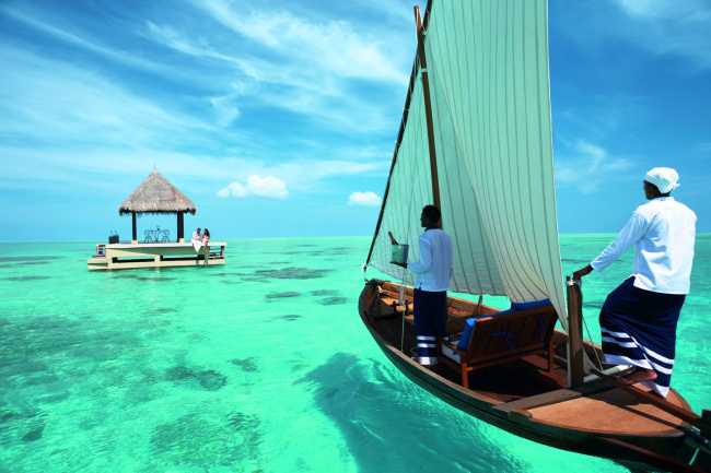 bí quyết du lịch bụi ở thiên đường biển maldives