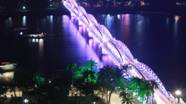 truong tien bridge, check-in points on the hue