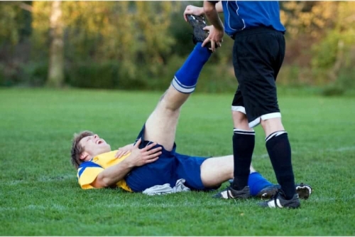 8 chấn thương thường gặp khi đá bóng