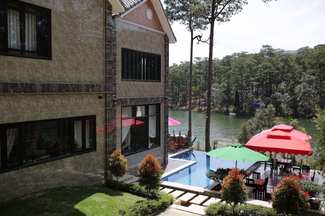 lưu trú ở đà lạt, review 10 villa hồ tuyền lâm giá rẻ, view sống ảo cực chất