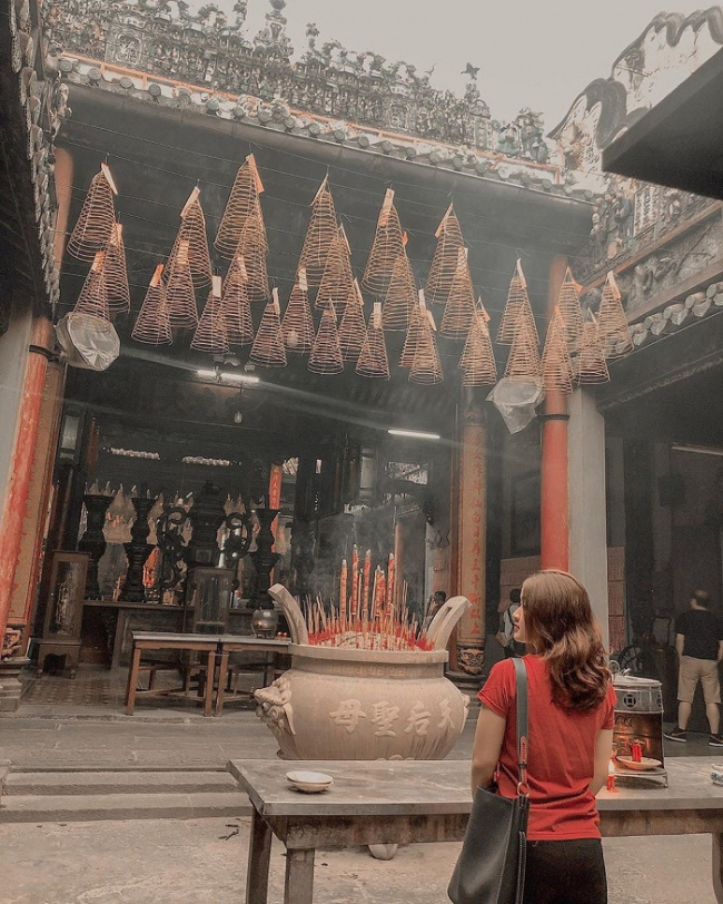 điểm đến ở sài gòn, khám phá chùa bà thiên hậu – ngôi chùa linh thiêng cổ kính nhất sài gòn