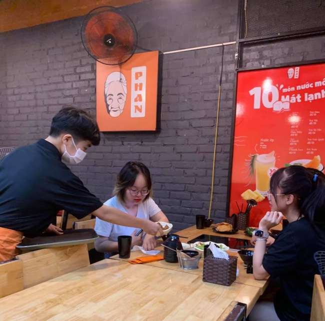Review chi tiết nhà hàng Lẩu Phan Nguyễn Văn Cừ Long biên có gì hấp dẫn thực khách?