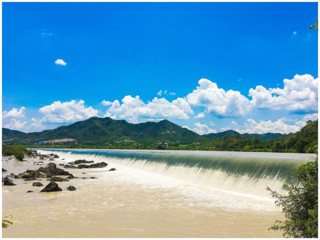 “Mê hoặc” trước vẻ đẹp hùng vĩ của đập Đồng Cam Phú Yên