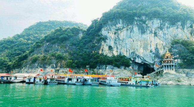 Vi vu du lịch Thác Bờ Hòa Bình: Điểm du lịch gần Hà Nội hấp dẫn
