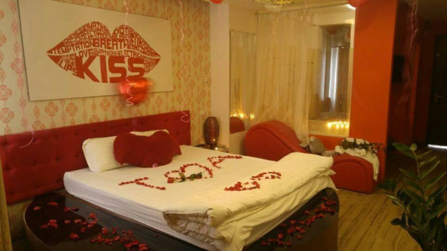 TOP 10 khách sạn tình yêu Hà Nội có ghế tantra lãng mạn