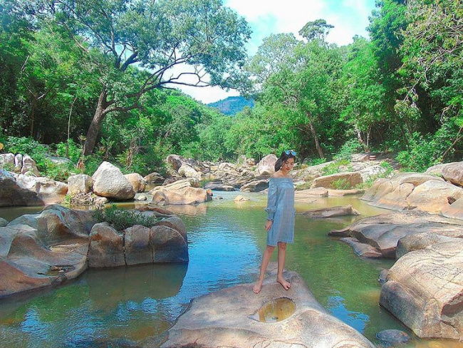Chia sẻ kinh nghiệm du lịch suối Ba Hồ Nha Trang chi tiết nhất