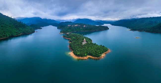 Du lịch hồ Truồi – Khám phá cảnh sắc thiền tịnh ở xứ Huế