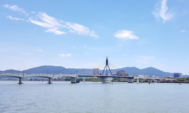 Cầu sông Hàn Đà Nẵng – điểm check-in được giới trẻ yêu thích