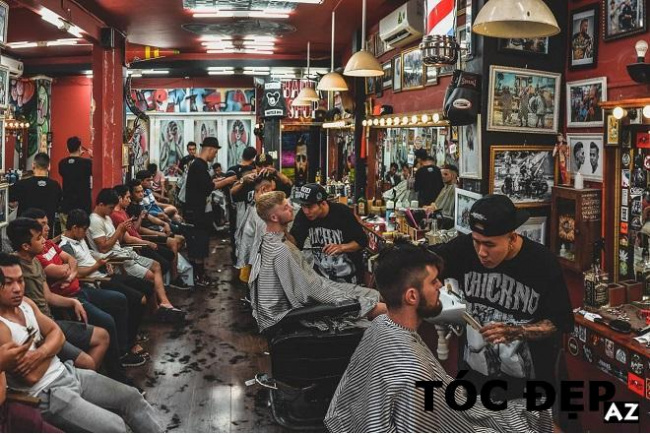 Những ngày hè oi bức, bạn muốn tìm kiếm một tiệm cắt tóc nam ở Quận 7 để thay đổi kiểu tóc? Với đội ngũ thợ làm tóc chuyên nghiệp, chúng tôi sẽ giúp bạn có một kiểu tóc mới, thời trang và phù hợp với bản thân mình.