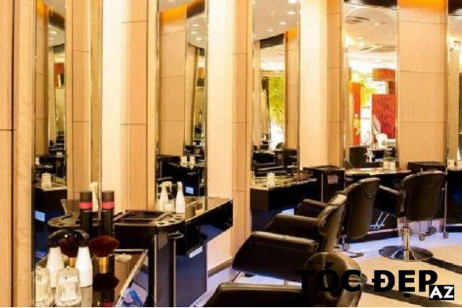 Tiệm cắt tóc nam của chúng tôi ở Hà Nội sẽ đáp ứng tất cả các yêu cầu của bạn về kiểu tóc. Đội ngũ thợ cắt tóc chuyên nghiệp và thân thiện của chúng tôi luôn sẵn sàng lắng nghe và tư vấn cho bạn những kiểu tóc mới lạ và phù hợp với gu thẩm mỹ của bạn.