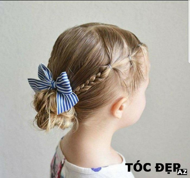 Nếu bạn đang muốn tìm cách buộc tóc đẹp cho bé có tóc ngắn, hãy đến với hình ảnh này. Bạn sẽ tìm thấy một phong cách đáng yêu nhưng cũng dễ thực hiện để bé của bạn thật sự nổi bật và xinh đẹp.