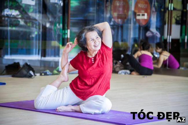 Bật mí những bài tập yoga cho người cao tuổi