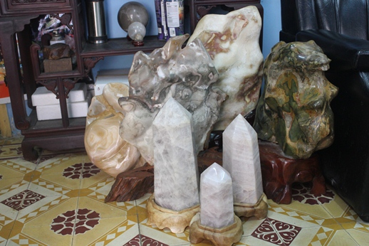 , những điều cần biết khi dùng đá phong thủy trang trí phòng khách