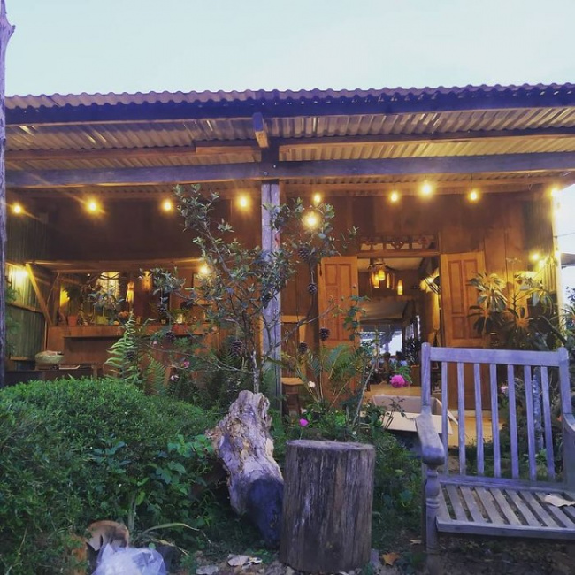 a beautiful cafe, kon tum tourism, mang den tourism, top beautiful cafes in mang den, forget the way home and save it right away so you can check-in when the phone runs out