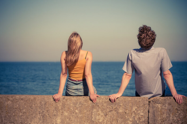 9 lý do phổ biến khiến các chàng muốn giữ bí mật mối quan hệ của mình