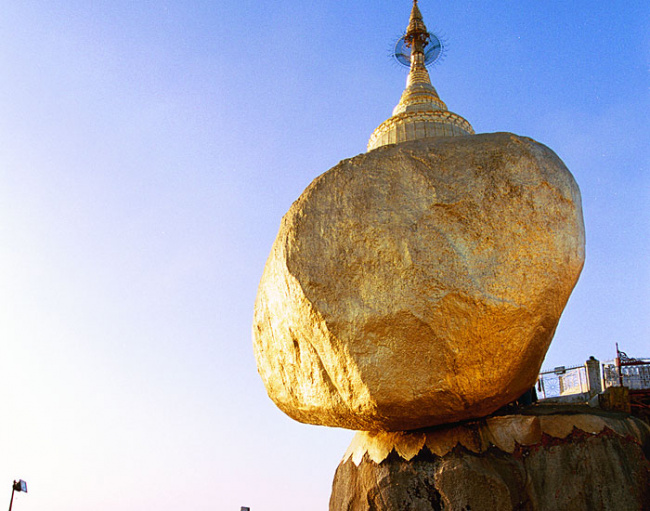 chiêm bái chùa golden rock trên đỉnh kyaikhtiyo – myanmar