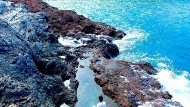 The natural swimming pools on the sea have a beautiful view, save them now to explore this summer