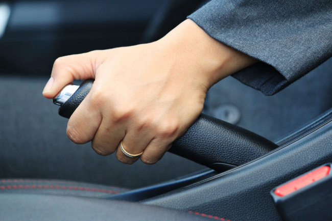 lái xe ô tô ở nhật: trường hợp khẩn cấp nên làm gì?