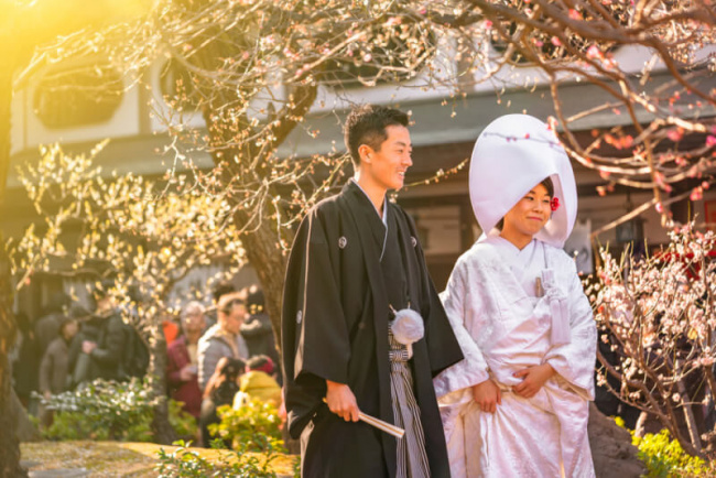 Tặng quà gì khi được mời đi ăn cưới ở Nhật? Những món quà nên và không nên tặng
