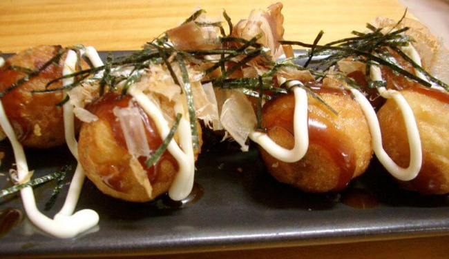 Hướng dẫn làm bánh bạch tuộc Takoyaki nổi tiếng Nhật Bản
