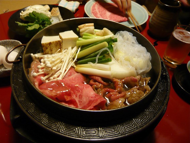 Lẩu Sukiyaki – Món lẩu ngon tuyệt của người Nhật