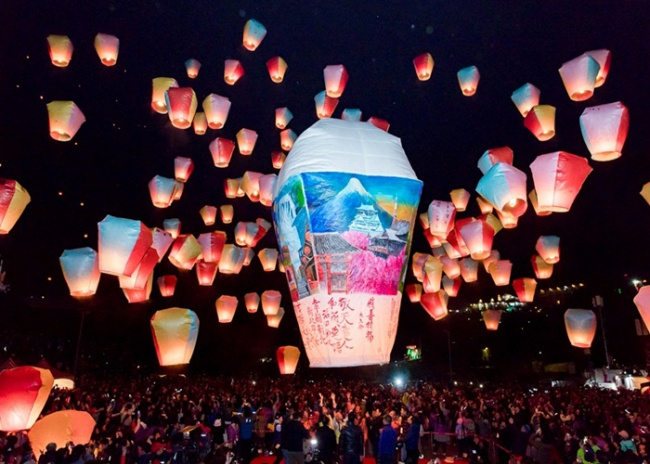 Lung linh lễ hội thả đèn trời Bình Khê, Đài Bắc