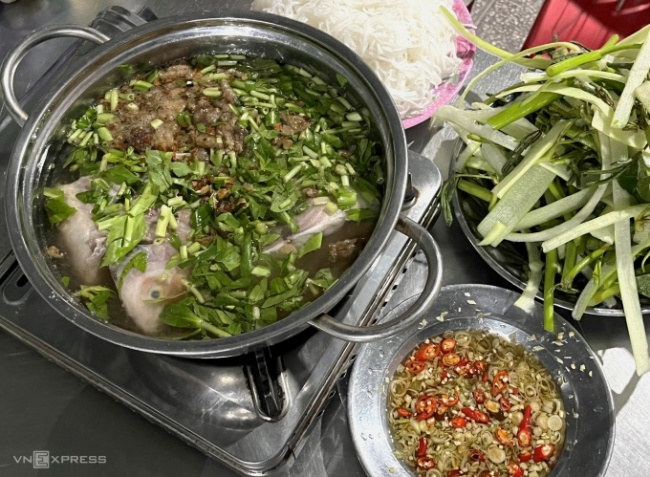 fish hot pot, tay ninh, tay ninh tourism, unnamed fish hotpot, vietnamese cuisine, the unnamed fish hotpot restaurant attracts hundreds of customers in tay ninh