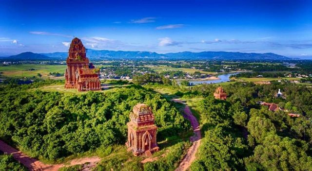 Tháp Bánh ít Bình Định có gì? dấu chân độc lạ kiến trúc Việt Nam