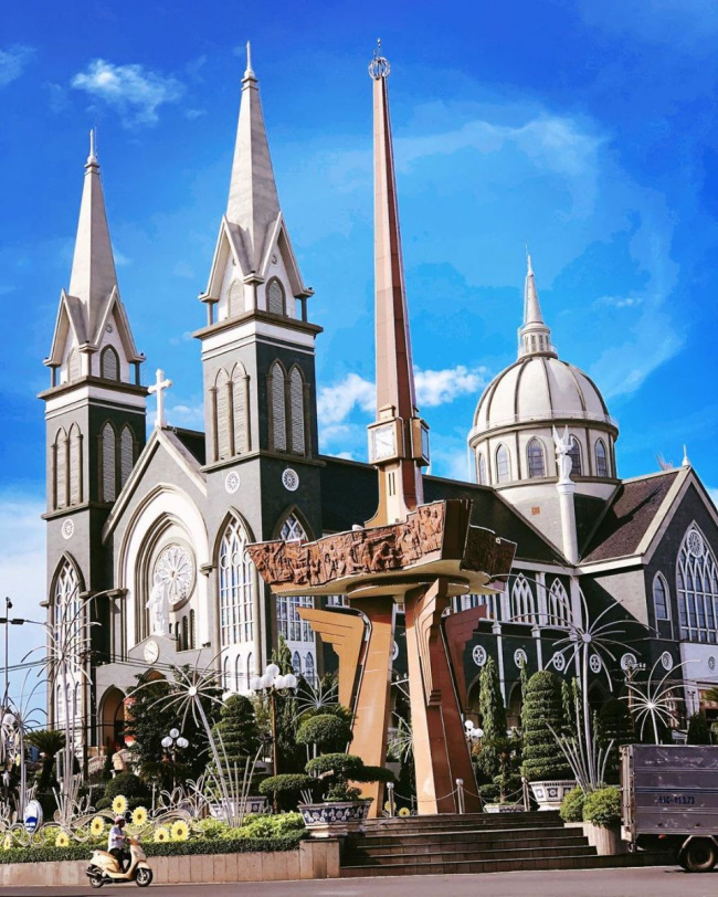 Khám phá nhà thờ chính tòa Giáo Phận Thái Bình